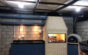 Mais que conforto: o papel do acabamento esttico da telha termoacstica Termovale em reas de lazer, gourmet e festas